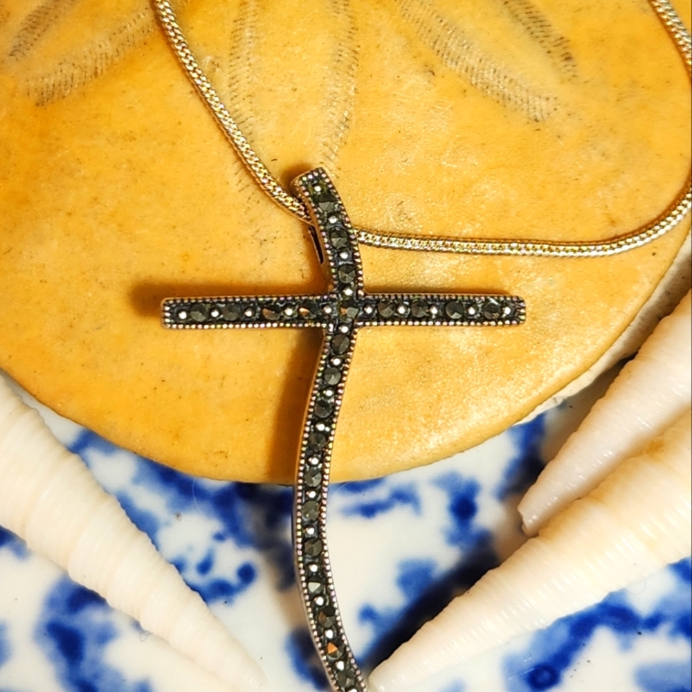 Beautiful, Vintage Marcasite Curved Marcasite Pendant.